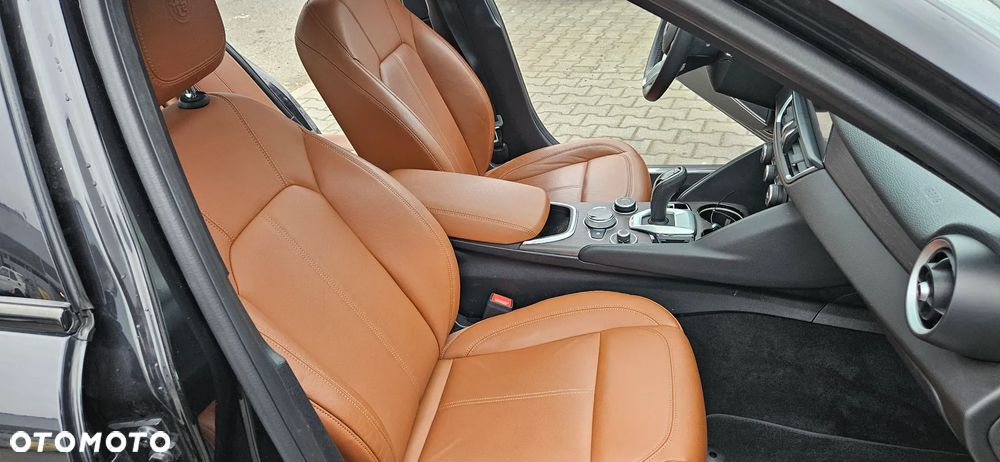 Alfa Romeo Giulia 2.0 Turbo TI Q4 - 9