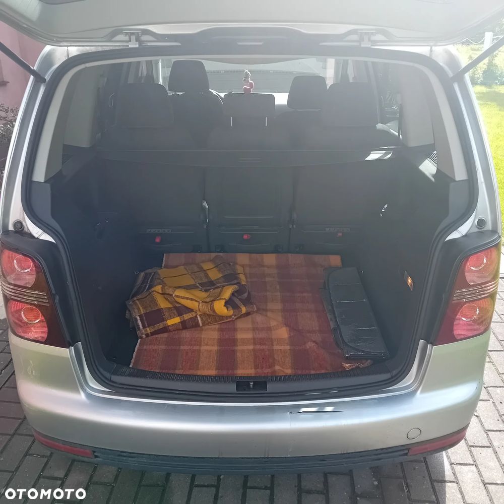 Volkswagen Touran 1.9 TDI DPF DSG Trendline - 8
