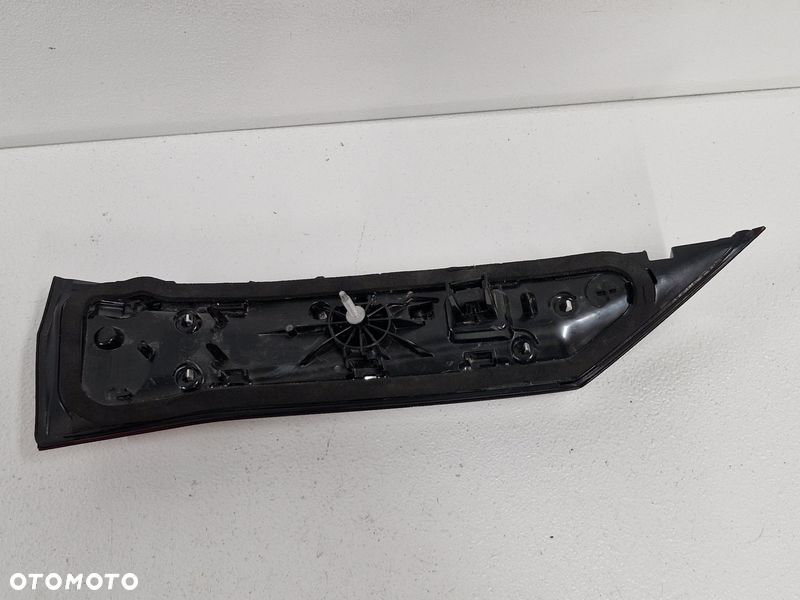 BMW X1 U11 LAMPA TYLNA TYŁ PRAWA W KLAPĘ - 8