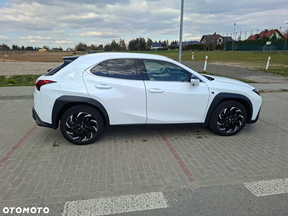 Lexus UX - 8