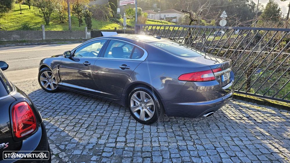 Jaguar XF 2.7 D V6 Premium Luxury - 4