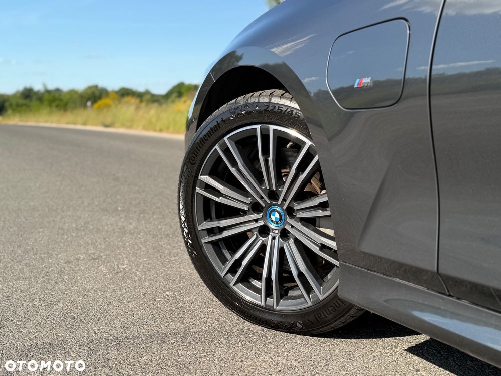 BMW Seria 3 330e M Sport - 13