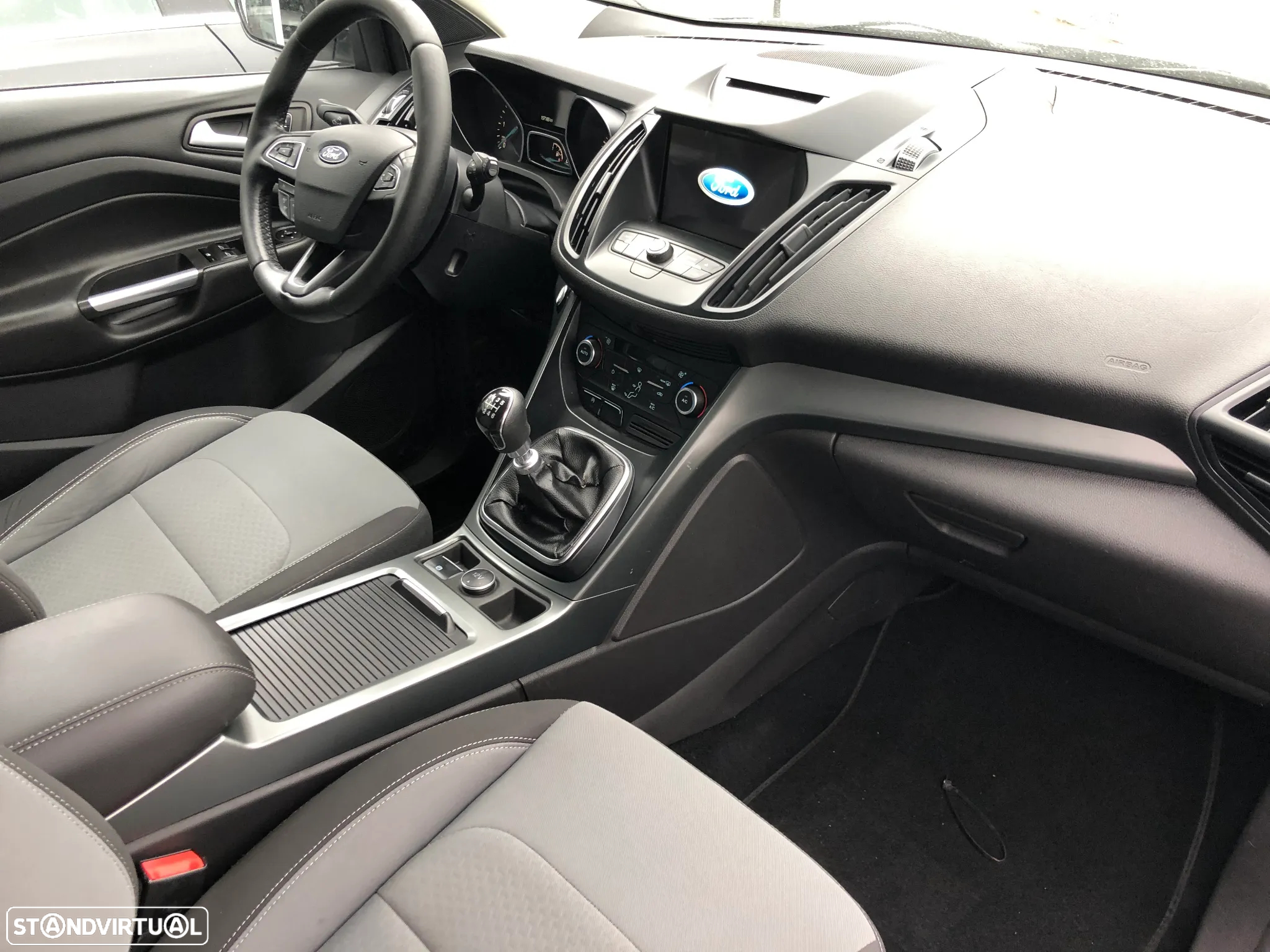 Ford Kuga 1.5 TDCi Business - 19