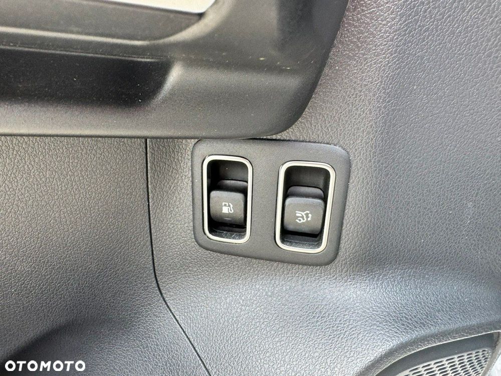 Mercedes-Benz GLA - 13