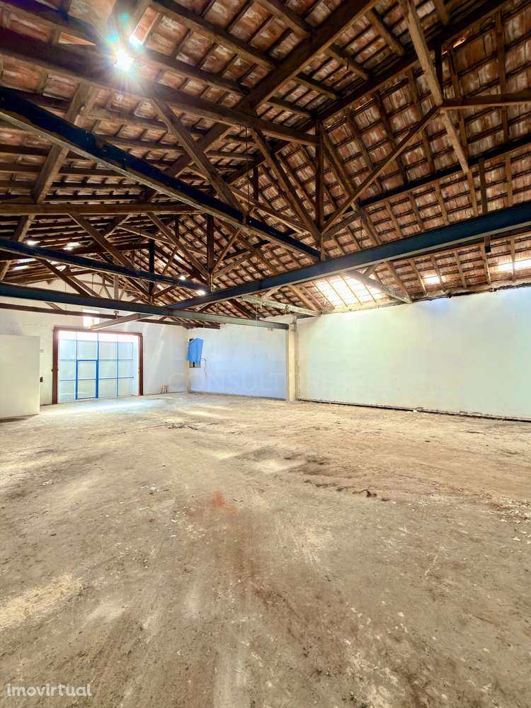 PENICHE | ARMAZÉM / ARRUMOS com potencial de conversão para Habitação - Grande imagem: 4/13