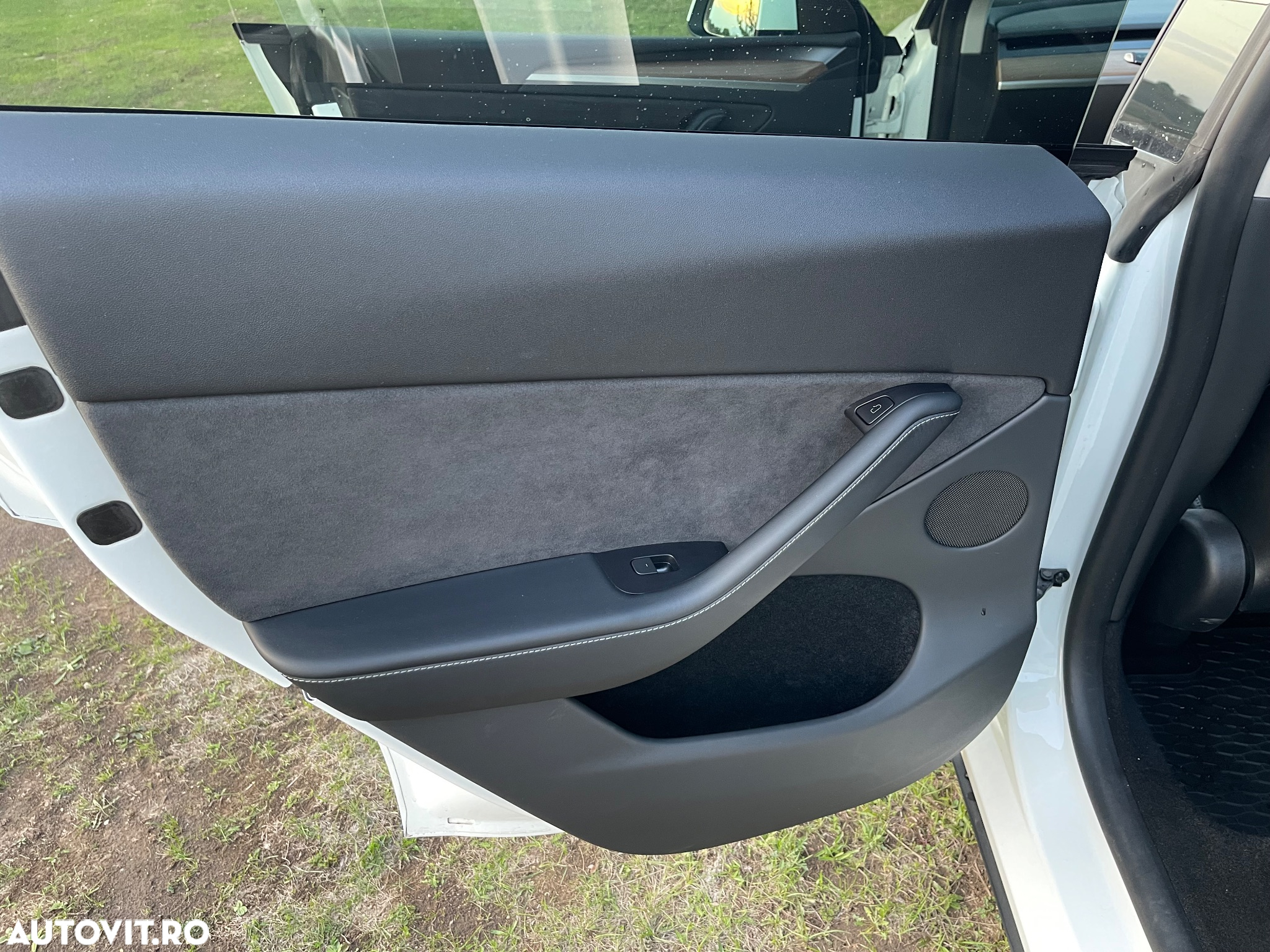 Tesla Model Y - 10
