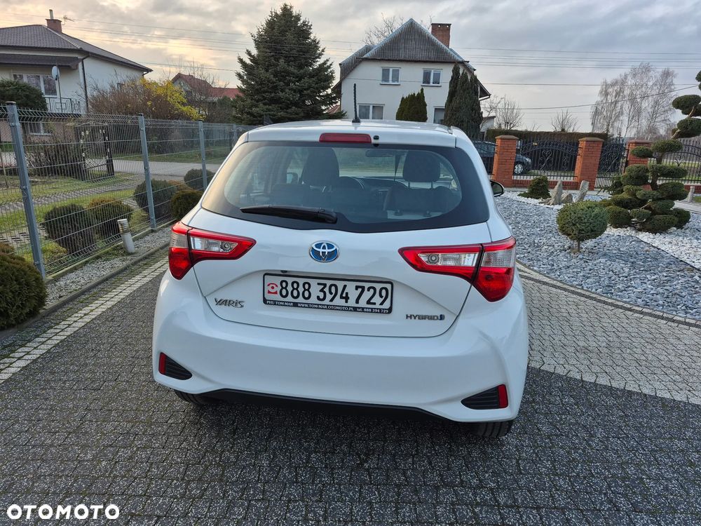 Toyota Yaris Hybrid 100 Business Edition - 8
