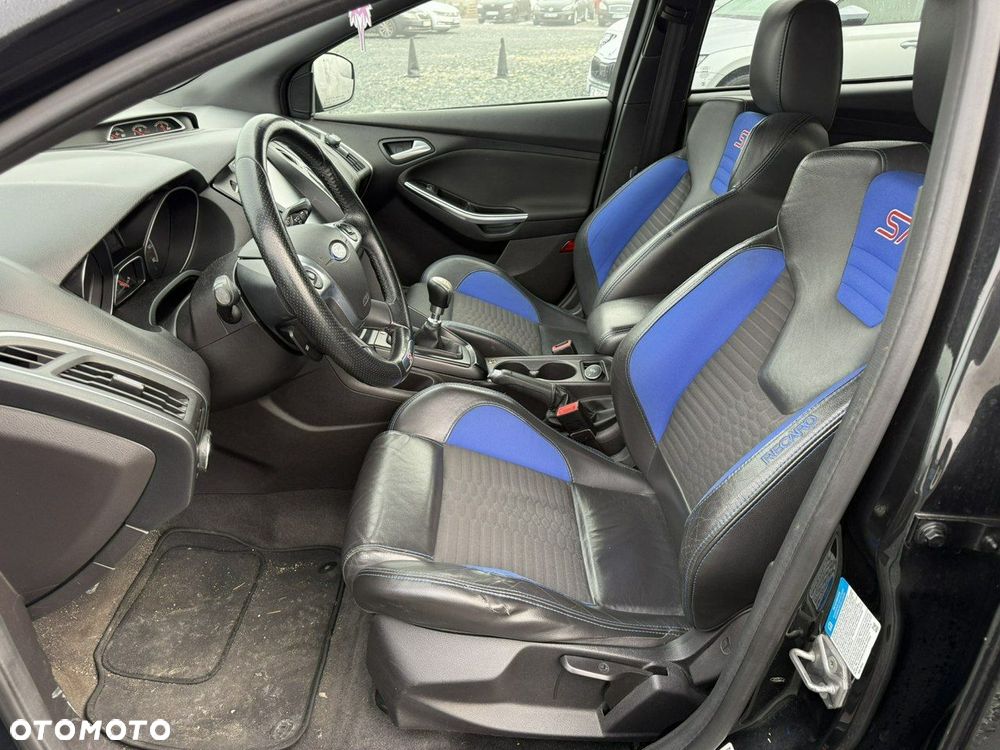 Ford Focus 2.0 EcoBoost ST - 12