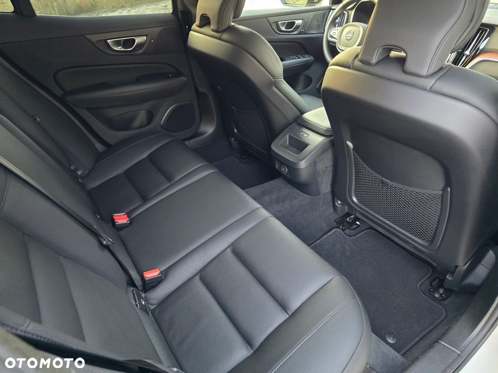 Volvo S60 B5 B AWD R-Design - 14