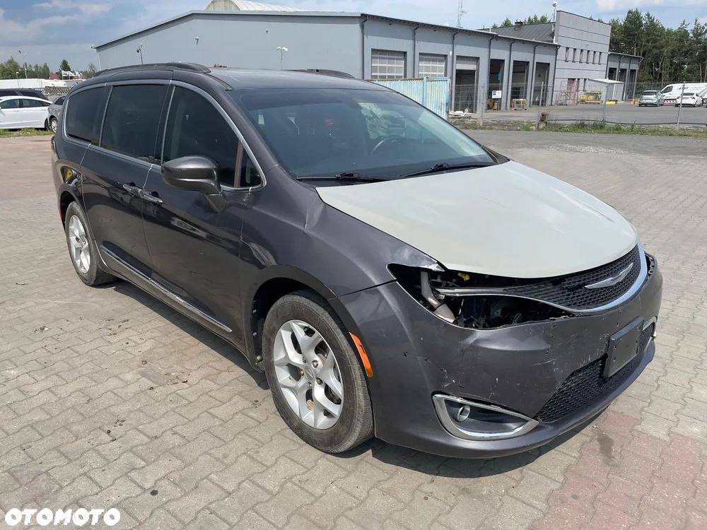 Chrysler Pacifica - 6