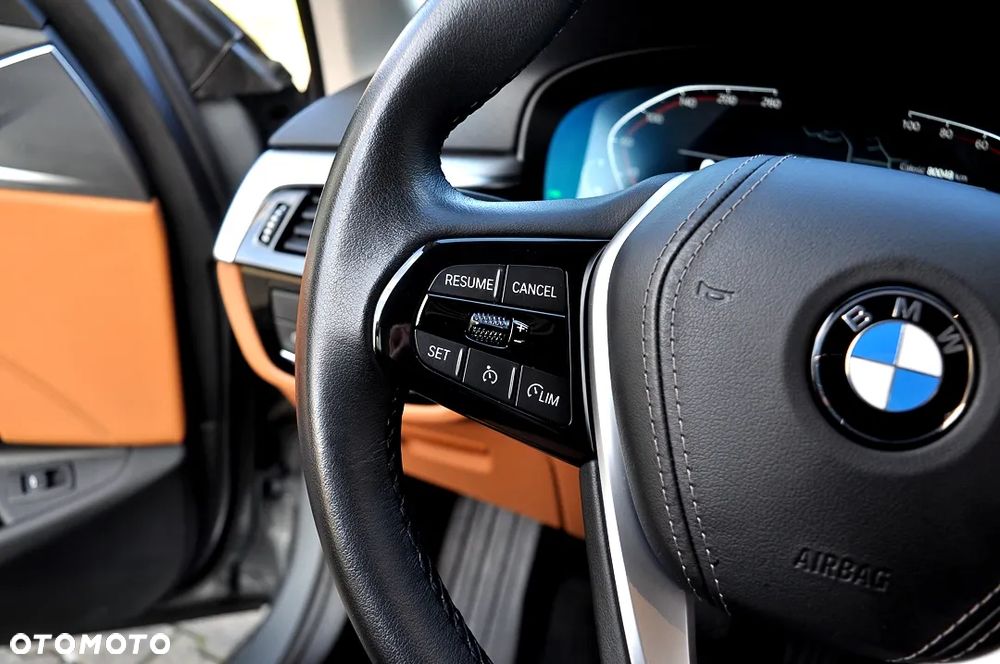 BMW Seria 5 520i - 26