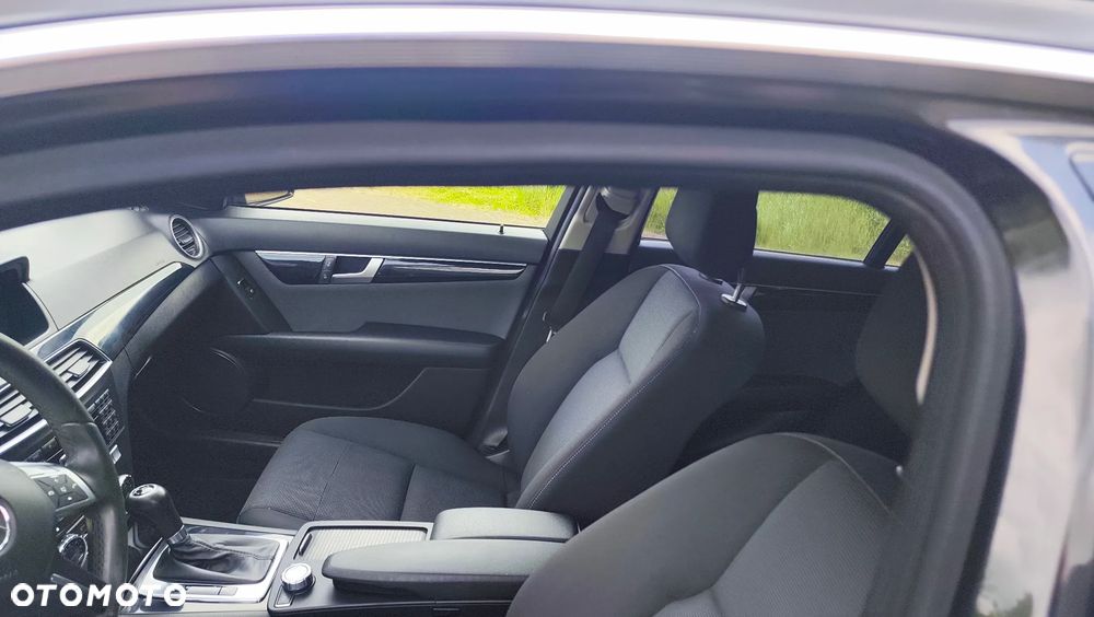 Mercedes-Benz Klasa C 220 CDI DPF Automatik Avantgarde - 31