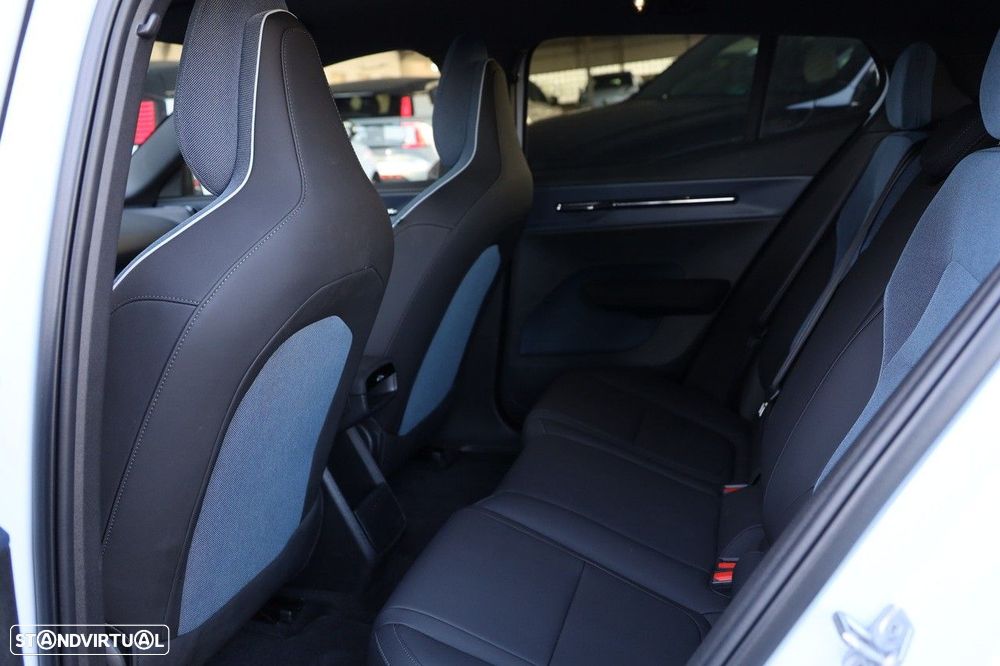 Volvo EX30 69 kWh Single Motor Extended Range Core - 12