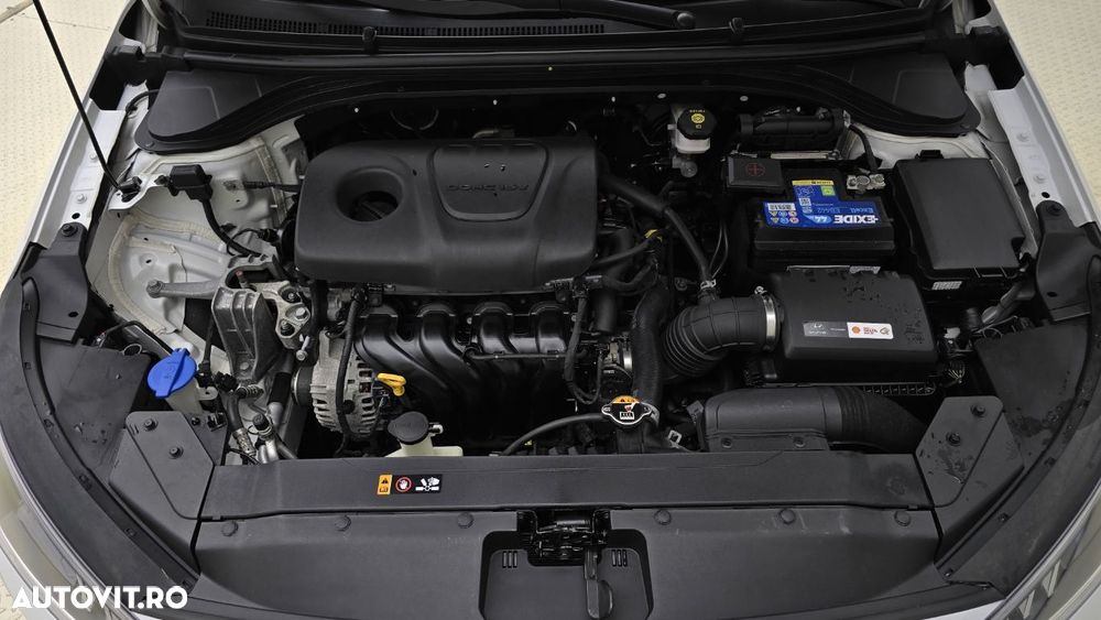 Hyundai Elantra - 24