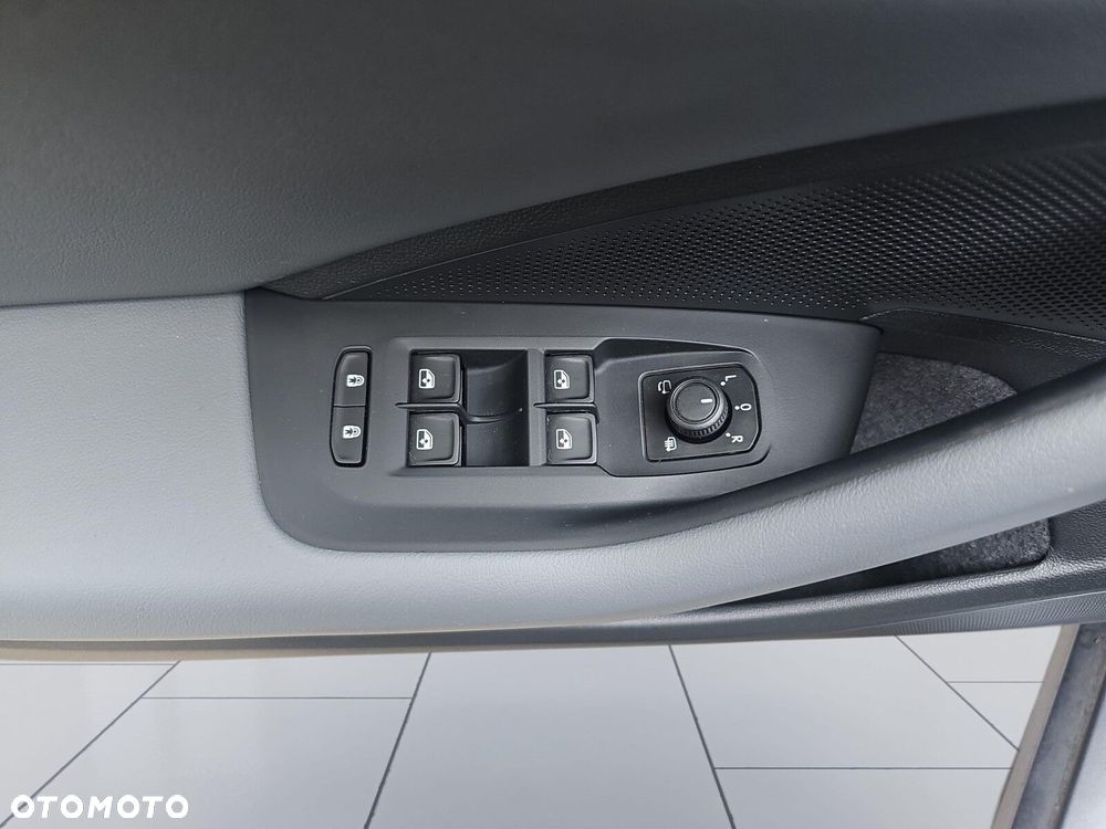 Volkswagen Passat - 19