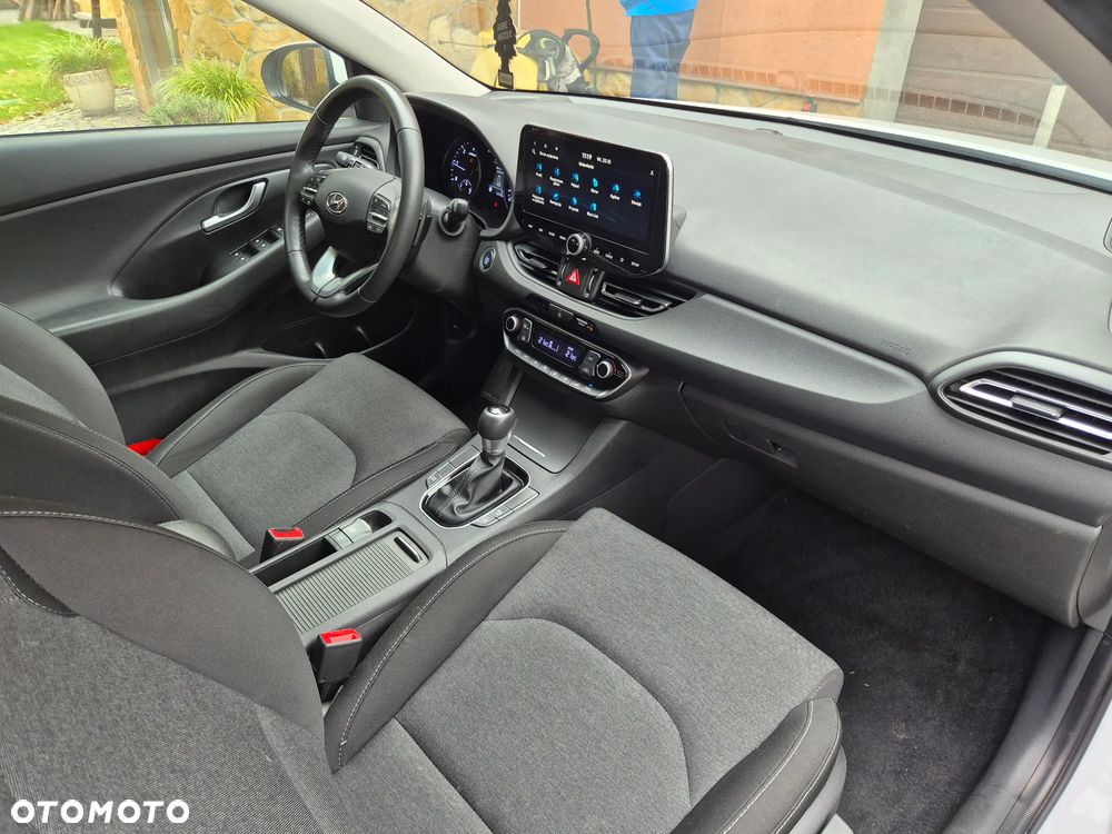 Hyundai i30 1.6 CRDI DCT Intro - 17