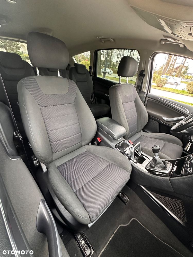 Ford S-Max 2.0 TDCi DPF Champions Edition - 32