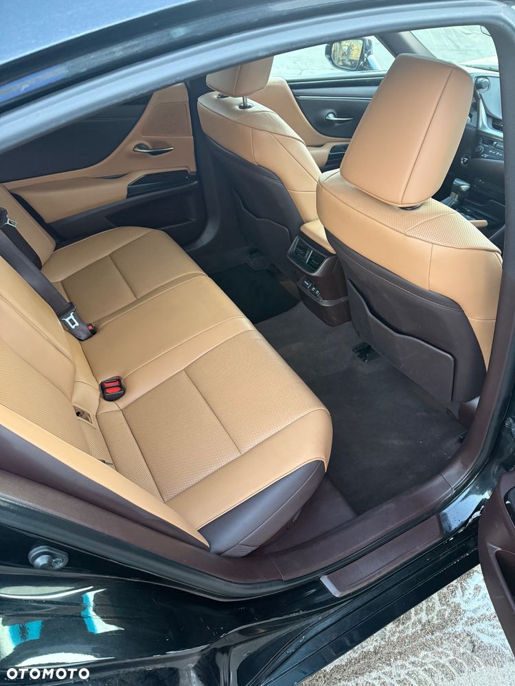 Lexus ES 300h Business Edition - 11