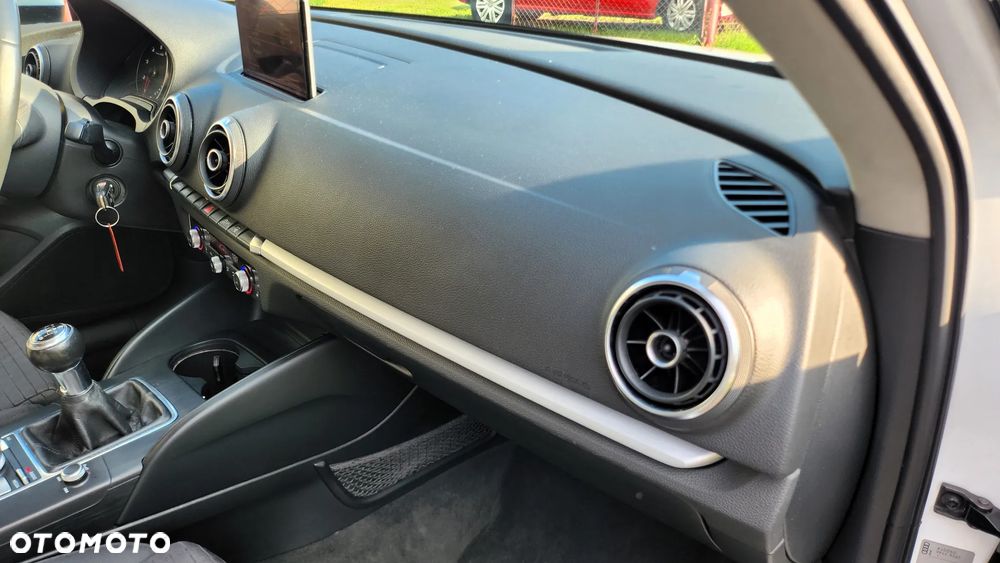 Audi A3 1.4 TFSI cylinder on demand S line Sportpaket - 14