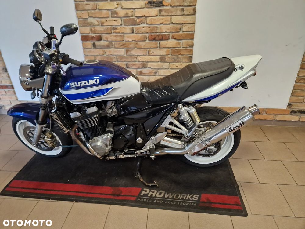 Suzuki GSX - 2