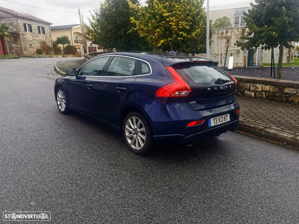 Volvo V40 D2 Summum - 2