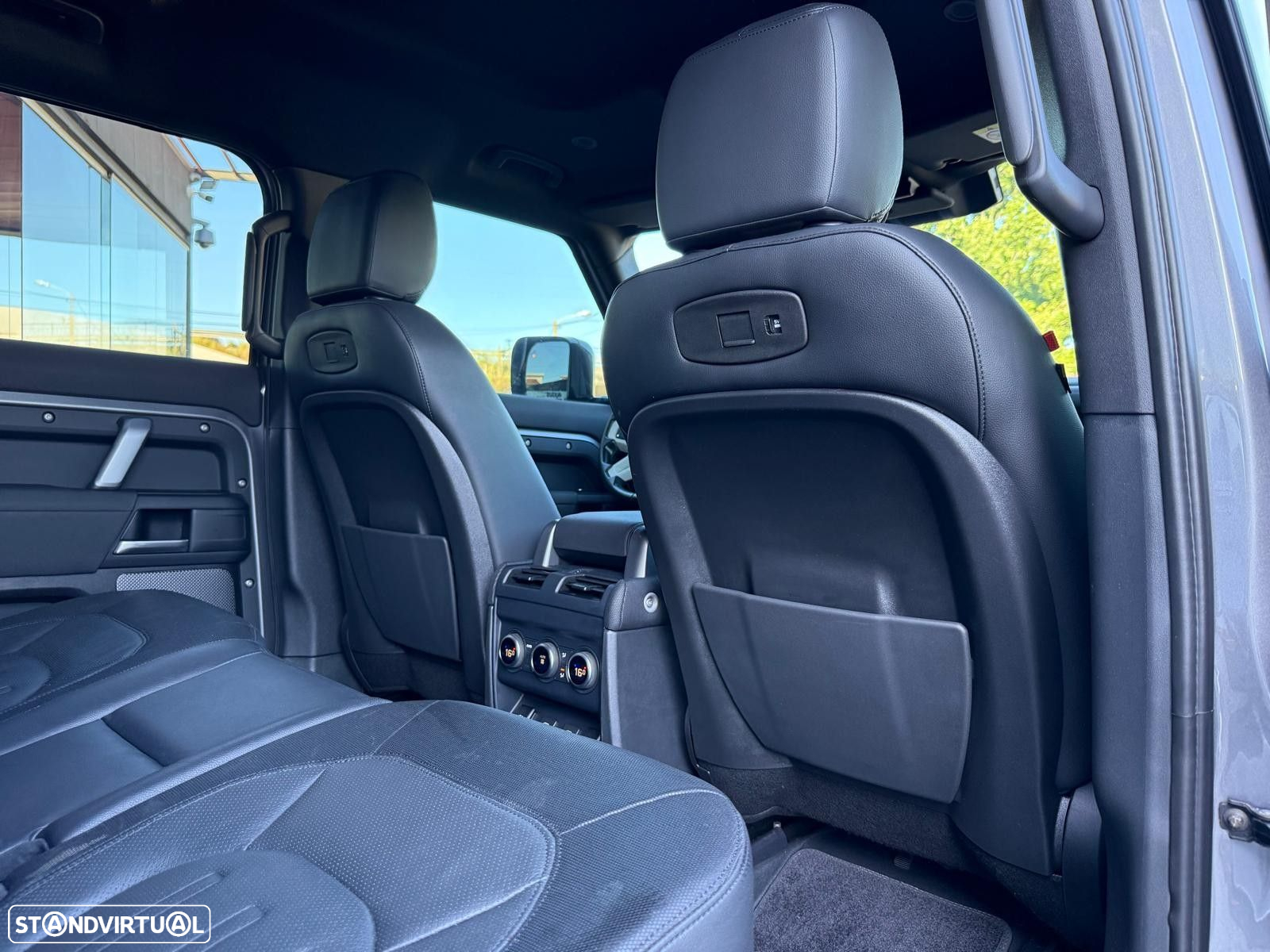 Land Rover Defender 110 D250 X-Dynamic HSE - 22