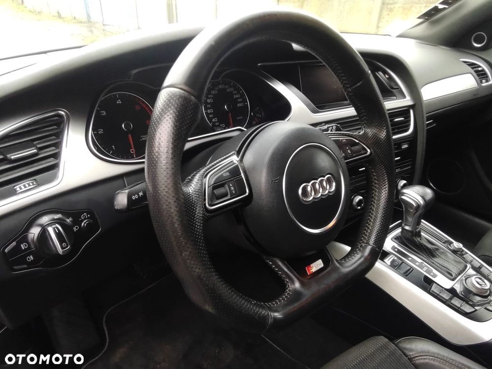 Audi A4 Avant 2.0 TDI Quattro S tronic - 32