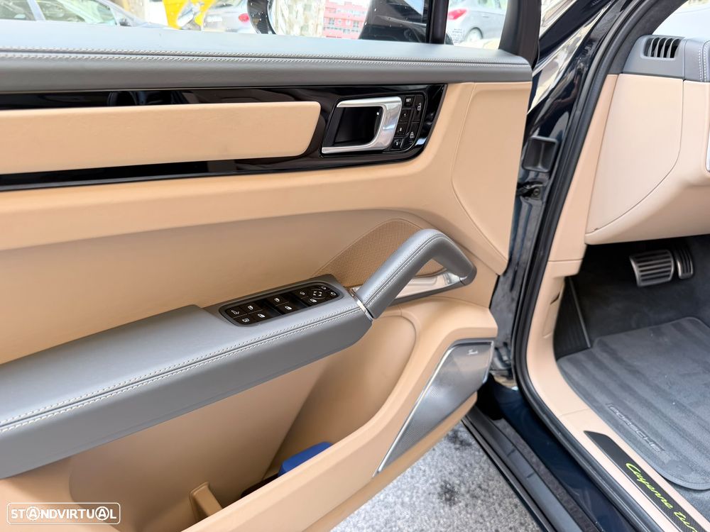 Porsche Cayenne Turbo S E-Hybrid - 3