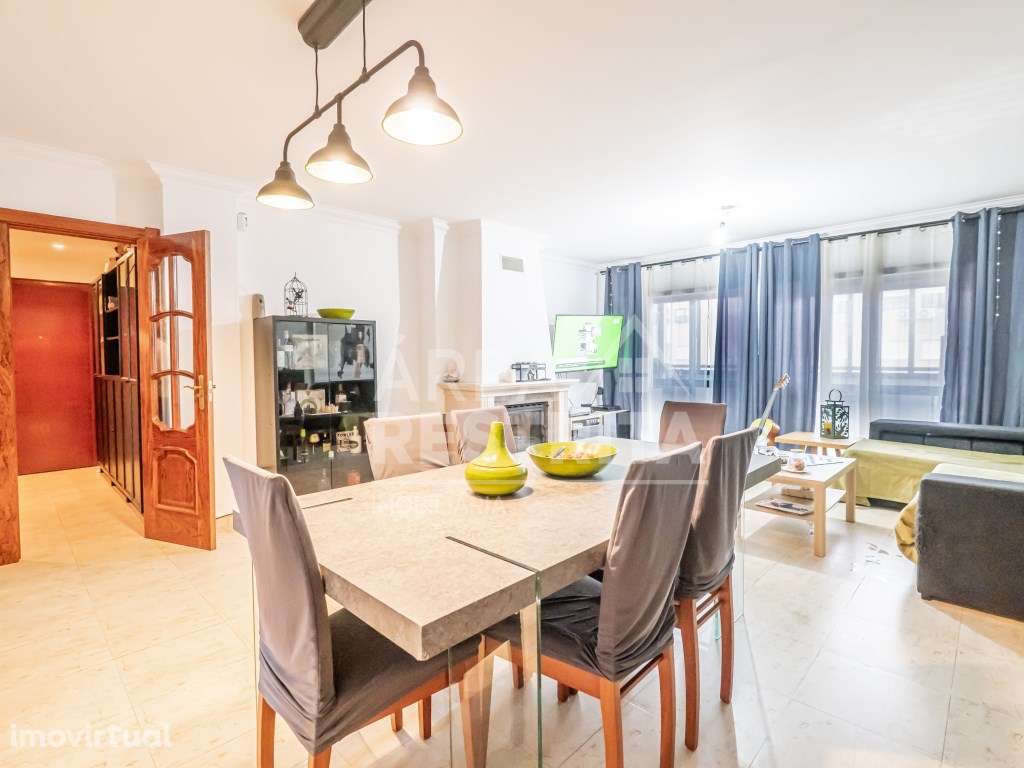 Apartamento T3 nos Fidalguinhos com dois lugares de estacionamento - Grande imagem: 3/45