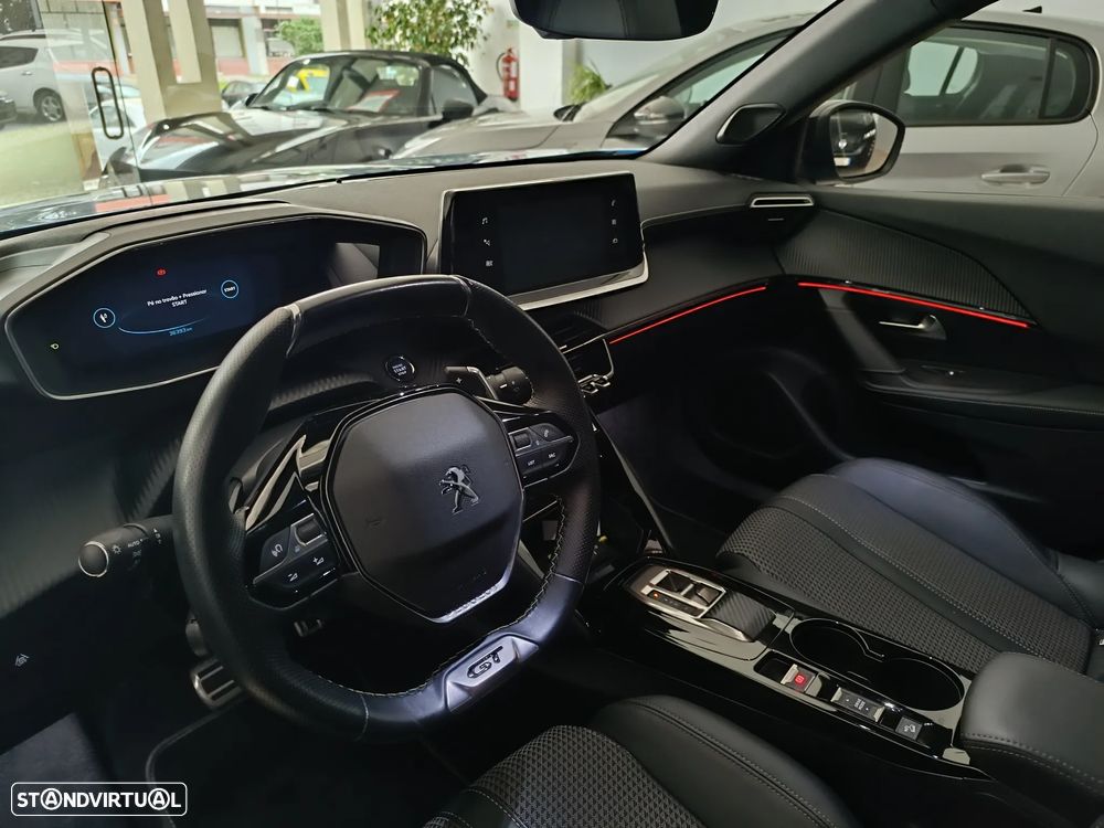Peugeot 2008 PureTech 130 EAT8 GT - 48