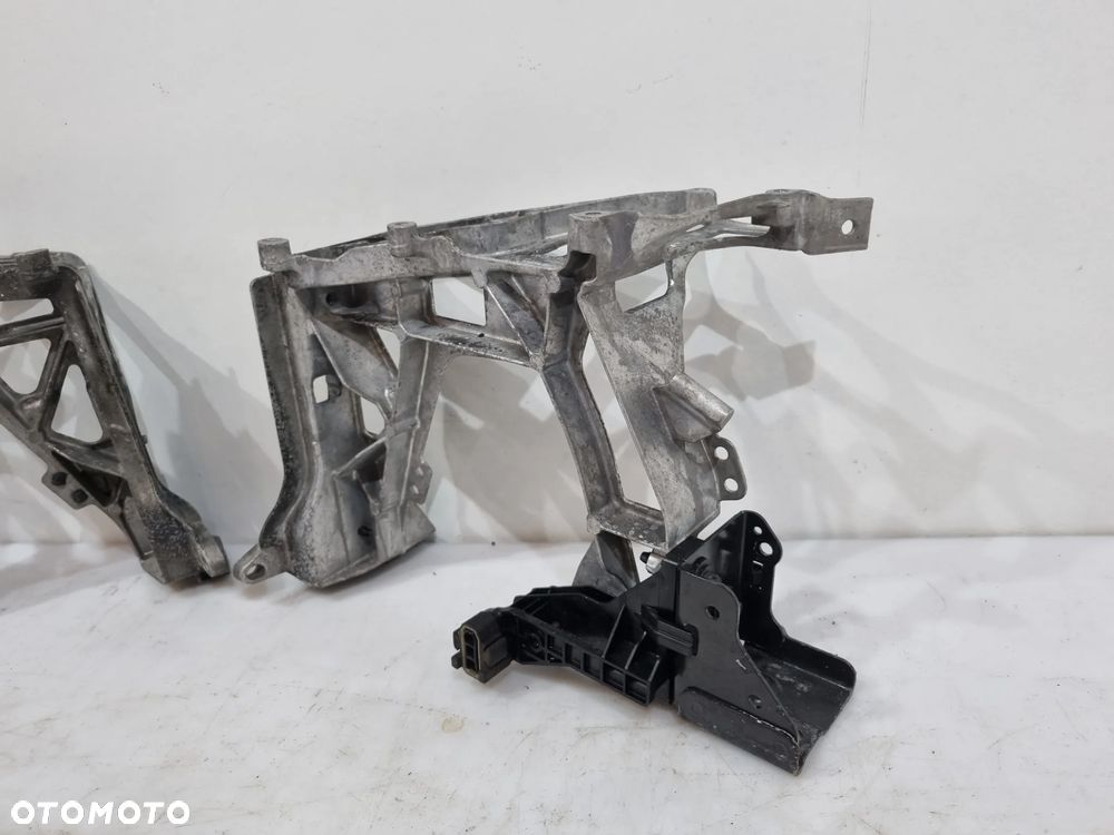 MERCEDES C-KLASA W205 OKULAR WSPORNIK PASA A2056221600 A2056221700 - 5