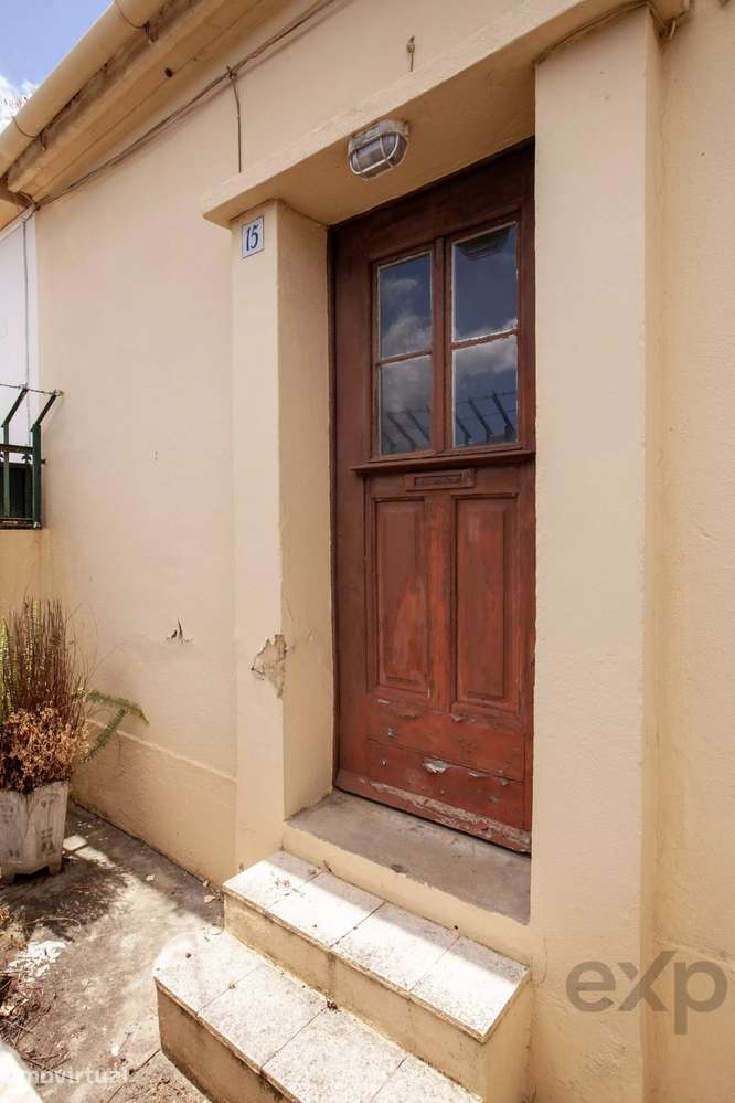 Campolide, Moradia isolada com pátio e estacionamento para renovar  Li - Grande imagem: 4/55