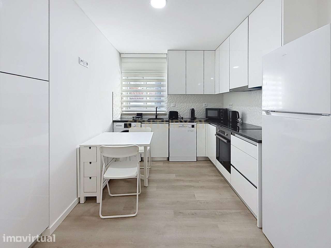 Apartamento T2 Novo - Arrendamento no Centro da Nazaré - Grande imagem: 3/33