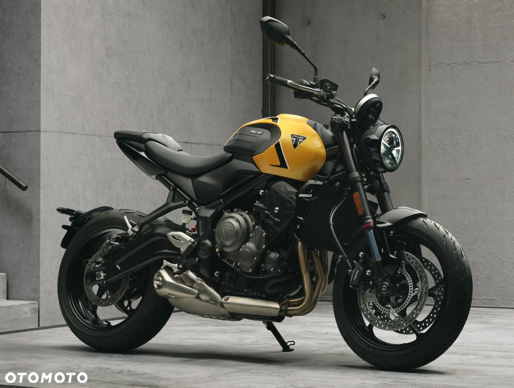 Triumph Trident - 1