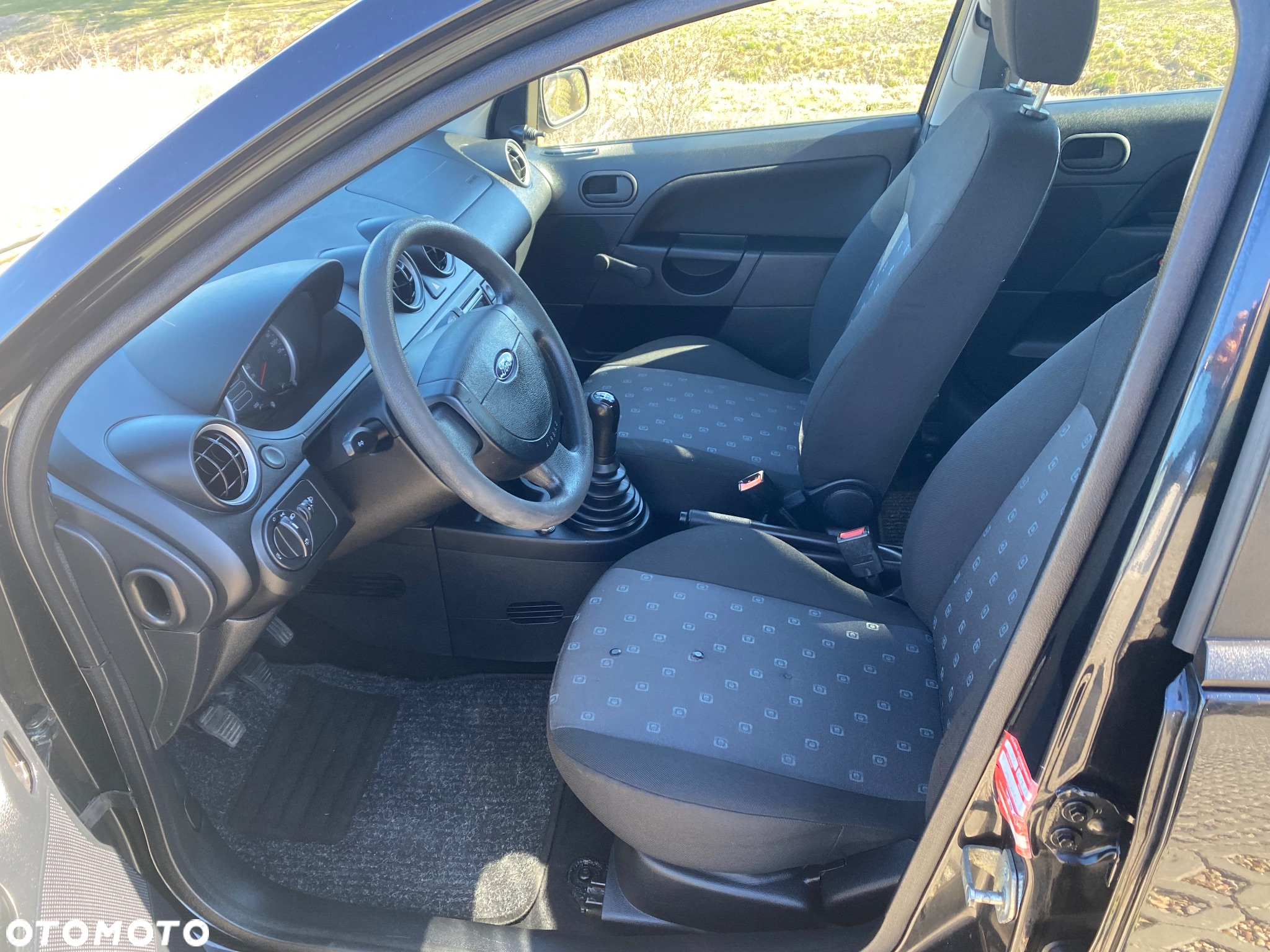 Ford Fiesta 1.3 Ambiente - 32