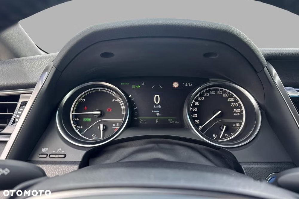 Toyota Camry Luxury - 17