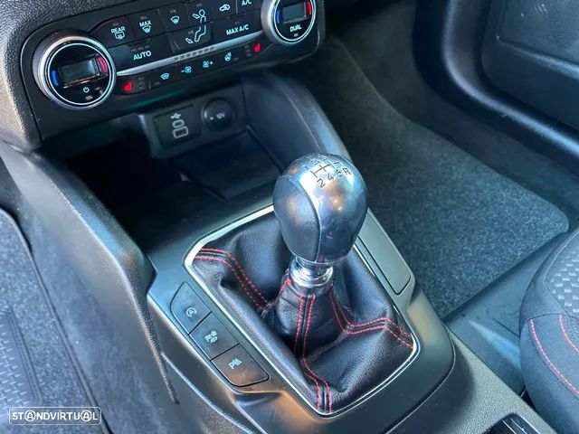 Ford Focus SW 1.0 EcoBoost Hybrid ST-LINE - 31