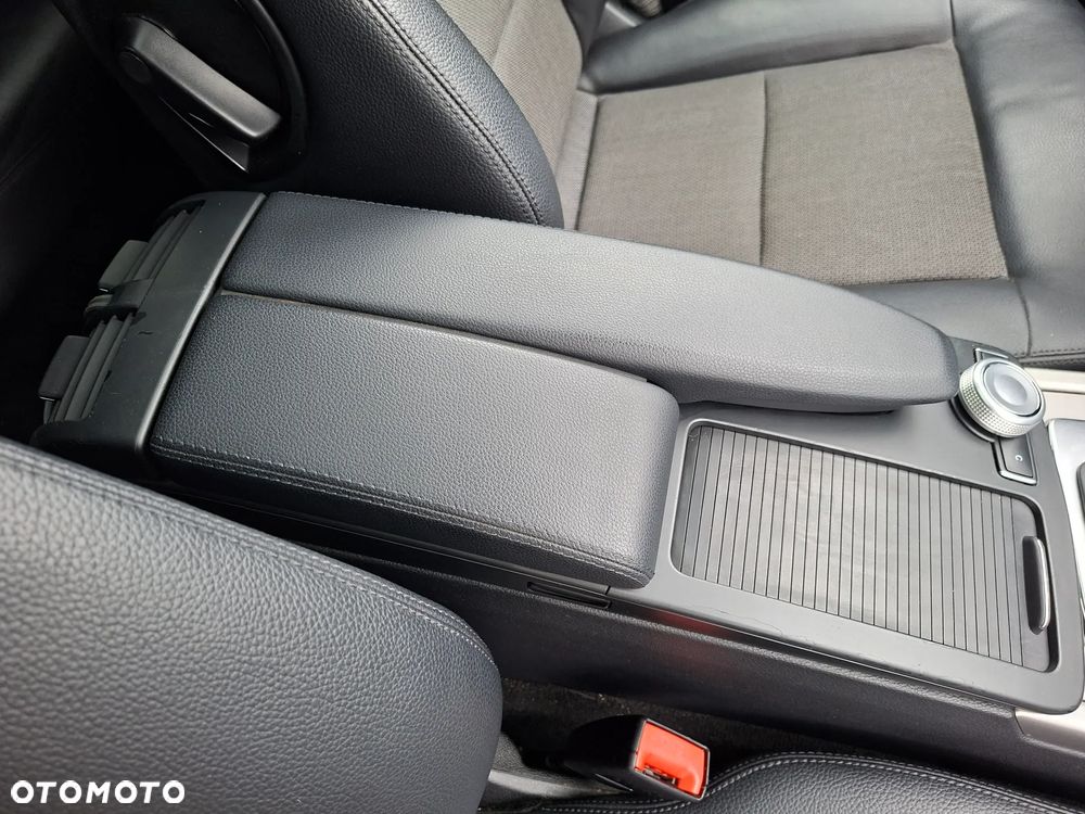 Mercedes-Benz Klasa E 250 T CDI DPF BlueEFFICIENCY Automatik Avantgarde - 19