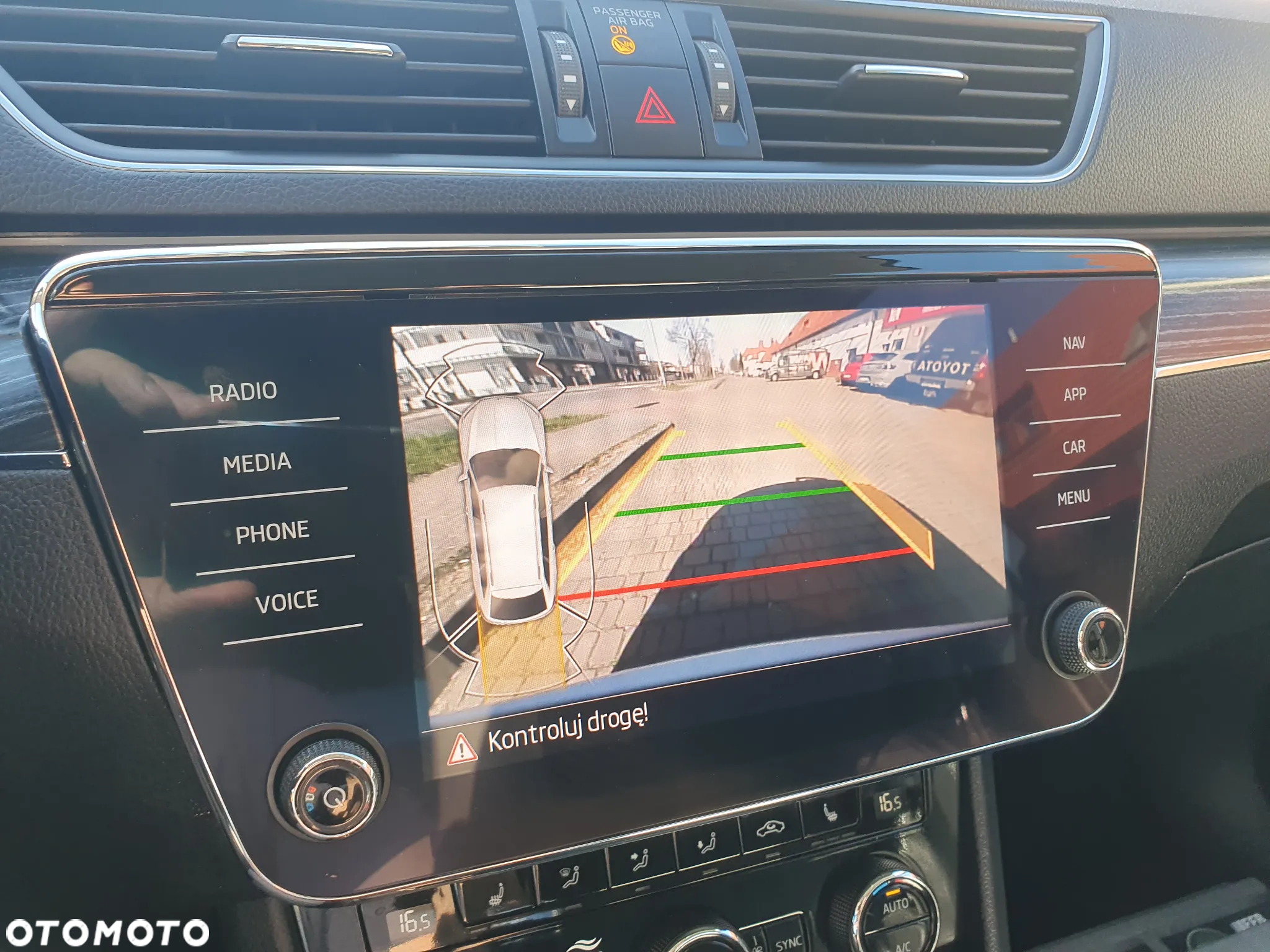 Skoda Superb 2.0 TDI DSG Style - 25