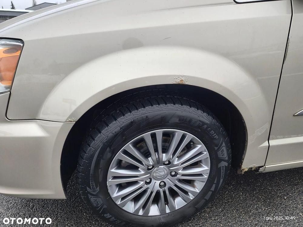 Chrysler Town & Country 3.6 Limited - 11