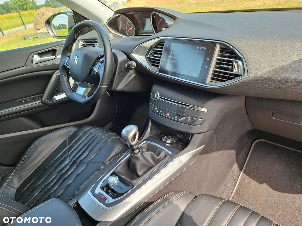 Peugeot 308 1.6 BlueHDi Allure S&S - 22