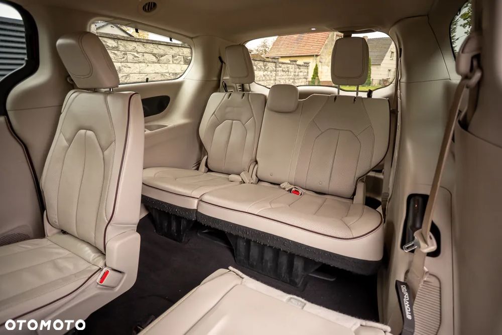 Chrysler Pacifica - 27