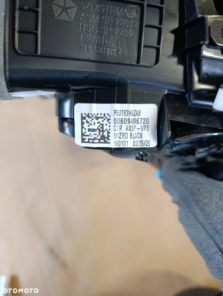 JEEP COMPASS II 2 RAMKA EKRANU RADIA KRATKI NAWIEWU ŚRODKOWE 5UT63TRMAA - 4