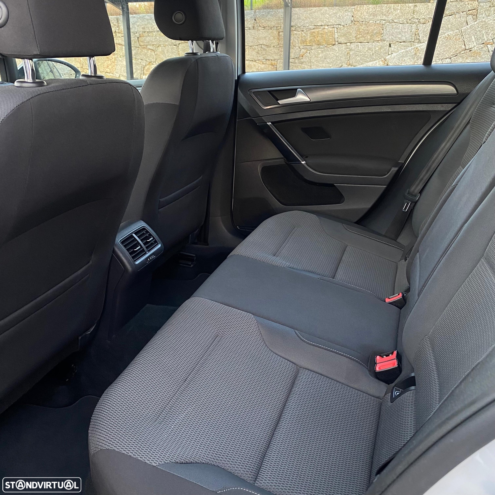 VW Golf 1.6 TDI Highline - 9