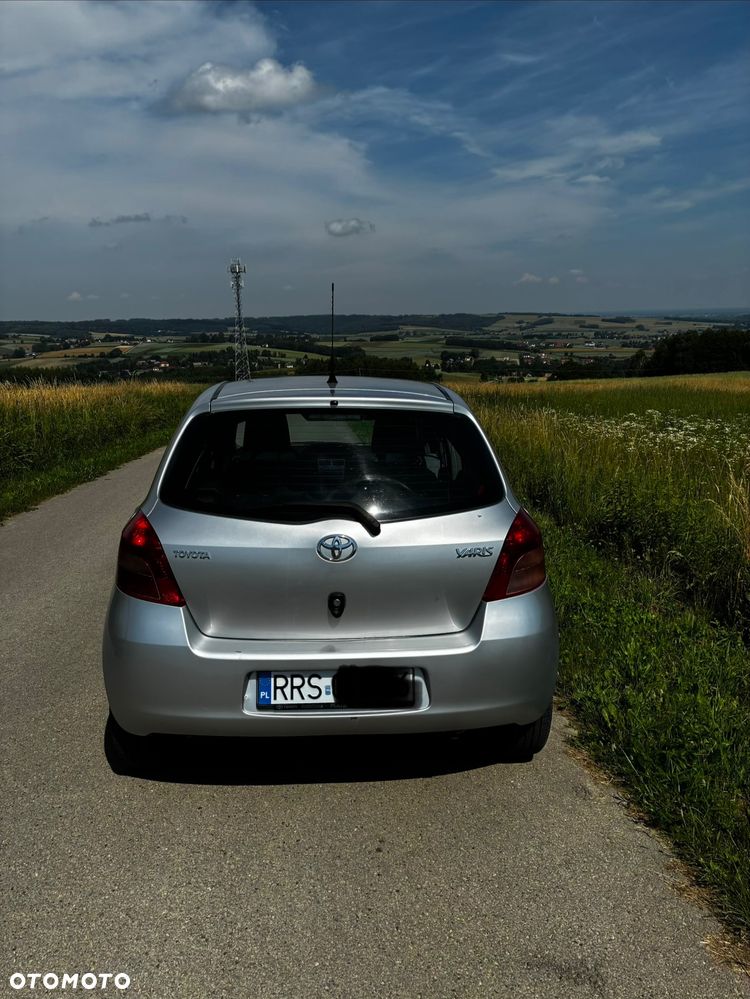 Toyota Yaris 1.3 Luna - 4