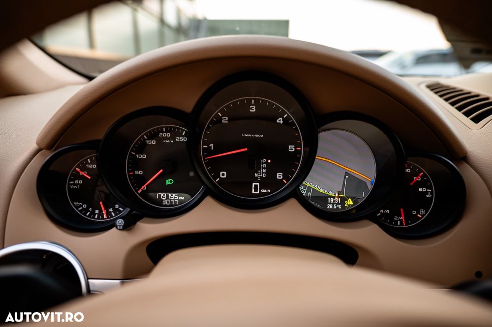 Porsche Cayenne 3.0 L V6 - 34