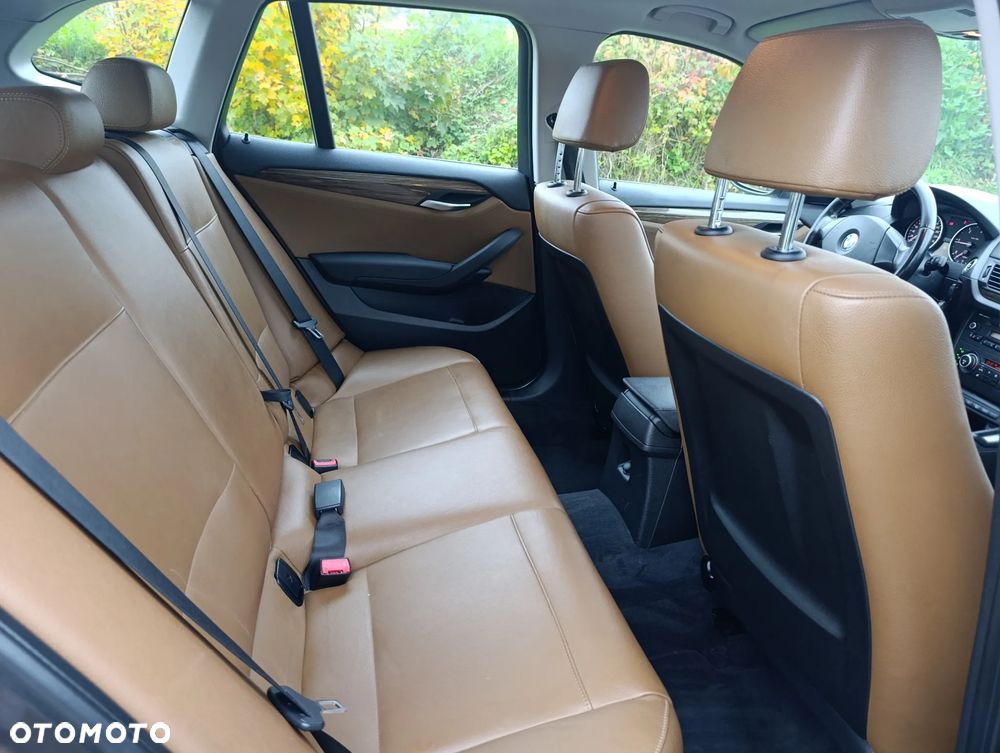 BMW X1 sDrive18d xLine - 17