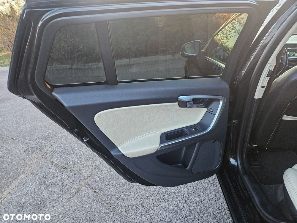 Volvo V60 DRIVe Summum - 37