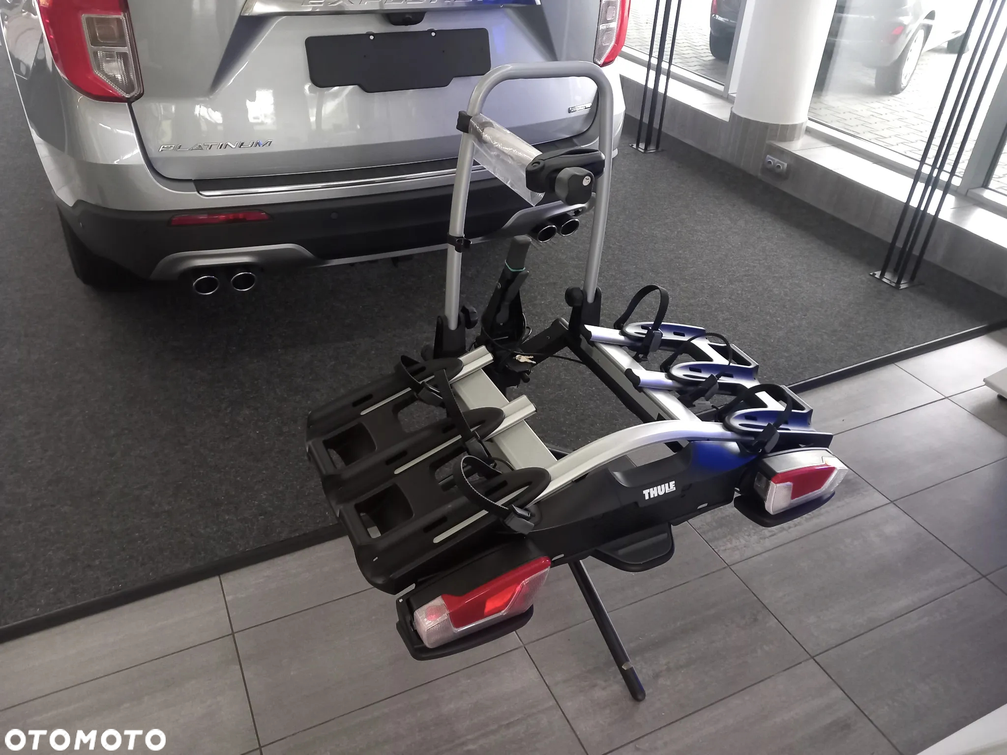 Mocowany bagażnik z tyłu pojazdu Ford Thule Coach 276 na 3 rowery, odchylany i składany 2353444 - 2