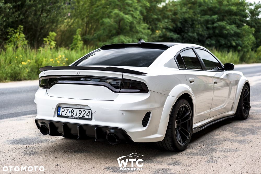 Dodge Charger 6.4 Scat Pack Widebody - 32
